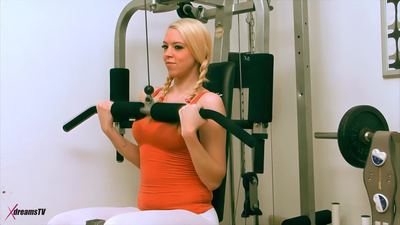 XdreamsTV - Hand Jobbers: 페니의 체육관 파워 핸잡