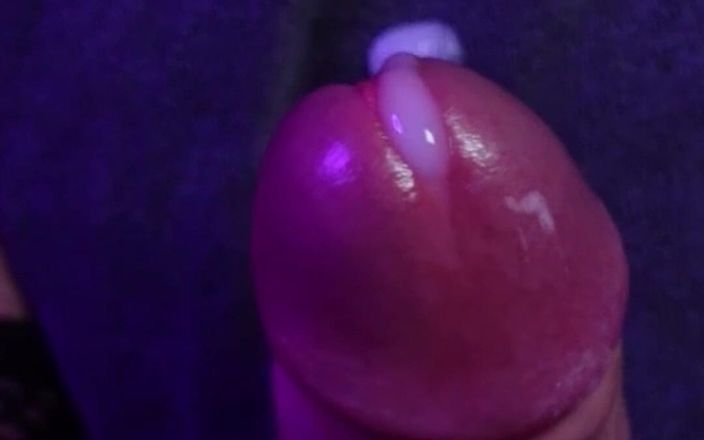 Fer fer sissy: Fer mariquita masturbación con la mano grande cum
