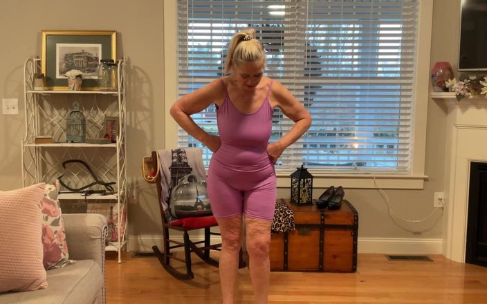 Danielle Dubonnet: Desnuda modelo gilf Dani D prueba (traje morado apretado, traje con...
