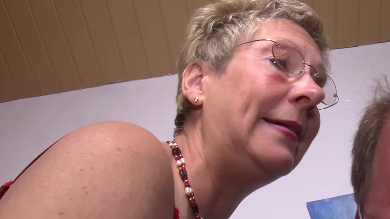 Deutsche Amateur Pornos: Sexy trojka pro dvě ptáky hladové, mokré zralé babičky