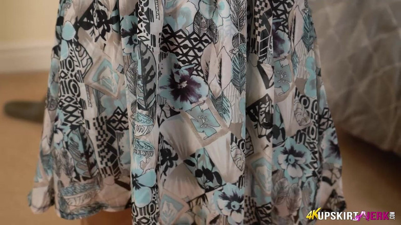 SkirtJerk: Laura - chơi sân khách