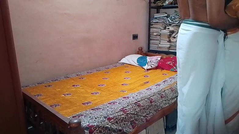 LEGSCOUPLE12: Indisch dorpsmeisje wordt geneukt bij het huis van haar vriend