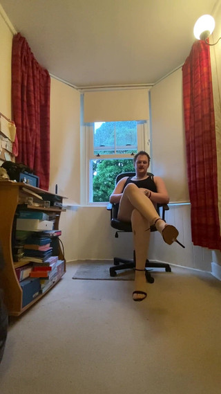 Ava Maxwell: JOI v tan punčochách (krátká verze)