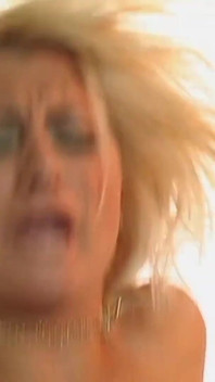 Sexo anal duro para el dulce culo de Aurora Snow y Staci Thorn