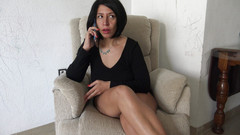 Stepmom Susan: Podvádějící manželka dostane creampie od velkého čůráka, zatímco telefonuje se svým...