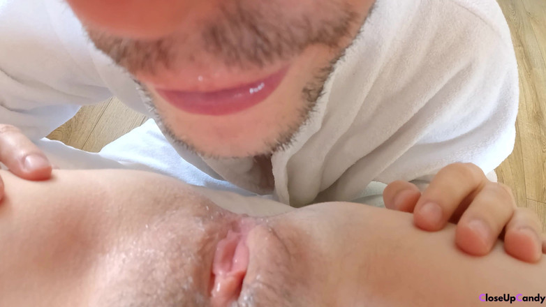 CloseUpCandy: Lízání sladké neoholené kundičky až do mokrého orgasmu - extrémní zblízka...
