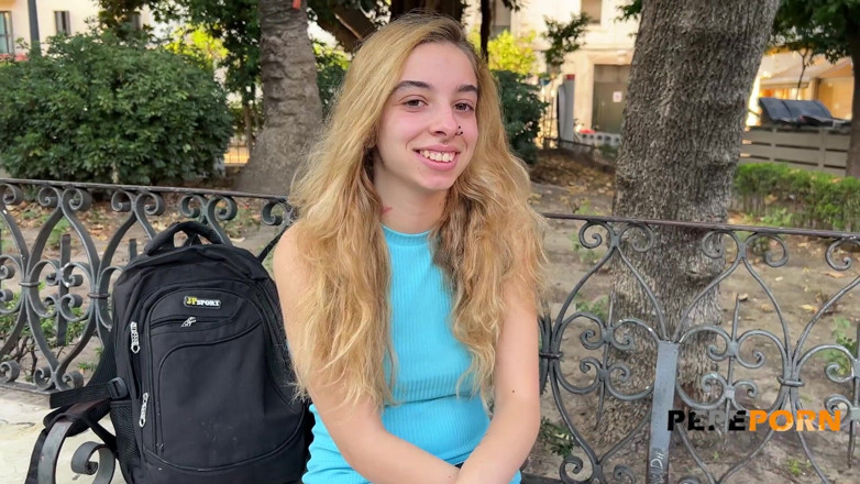 PepePorn: Irina hiç porno yarağı denemedi! Bu 18 yaşındaki bebeğin öğrenmesi gereken çok şey var!