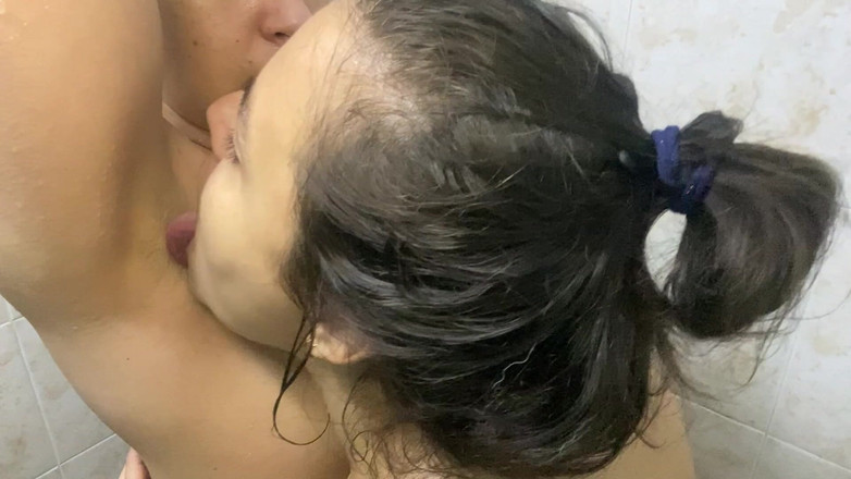 zoemelissa: Menjelajahi Ketiak Kita dengan Lidah dan Gairah