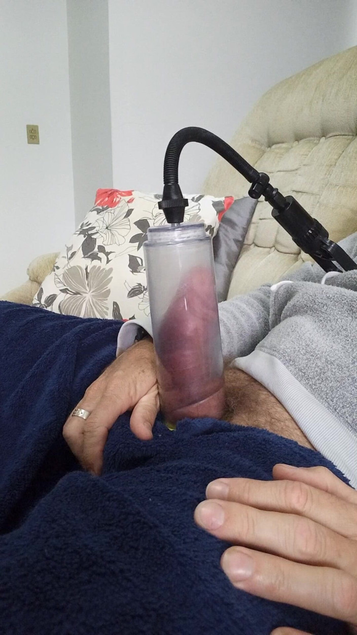 Lion big balls: Dick Pump