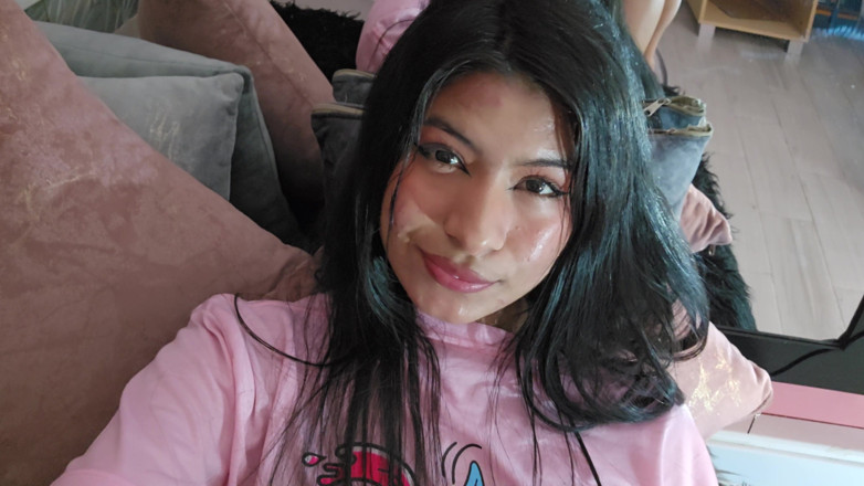 LissaWiild: My Fingers Are on Fire in My Pussy