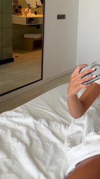 Styvbror använder drönare för att fånga latinska stepis tar topless selfies och ser vad som händer i slutändan