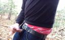 Tjenner: Eu me masturbo na floresta e gozo em meus jeans
