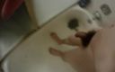 Z twink: nastolatka pokazuje prysznic na czacie na ciało