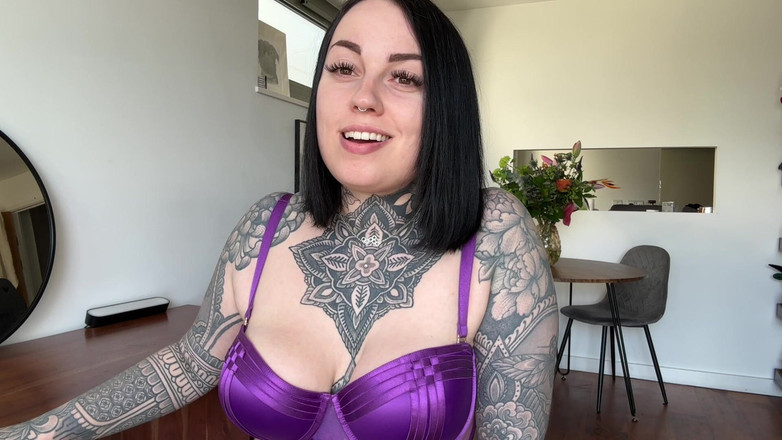 Miss Valentina: Trò chơi JOI mạo hiểm