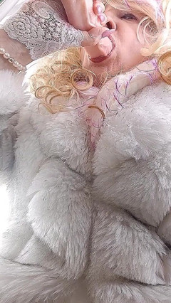 Transbride Cumcovered in Bridalchamber