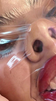 La mia faccia di plastica e il mio naso da maiale