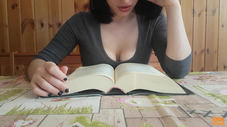 Unlimited Orgasm: Littérature histerique, Yumi, elle ne sait plus lire et jouit -...