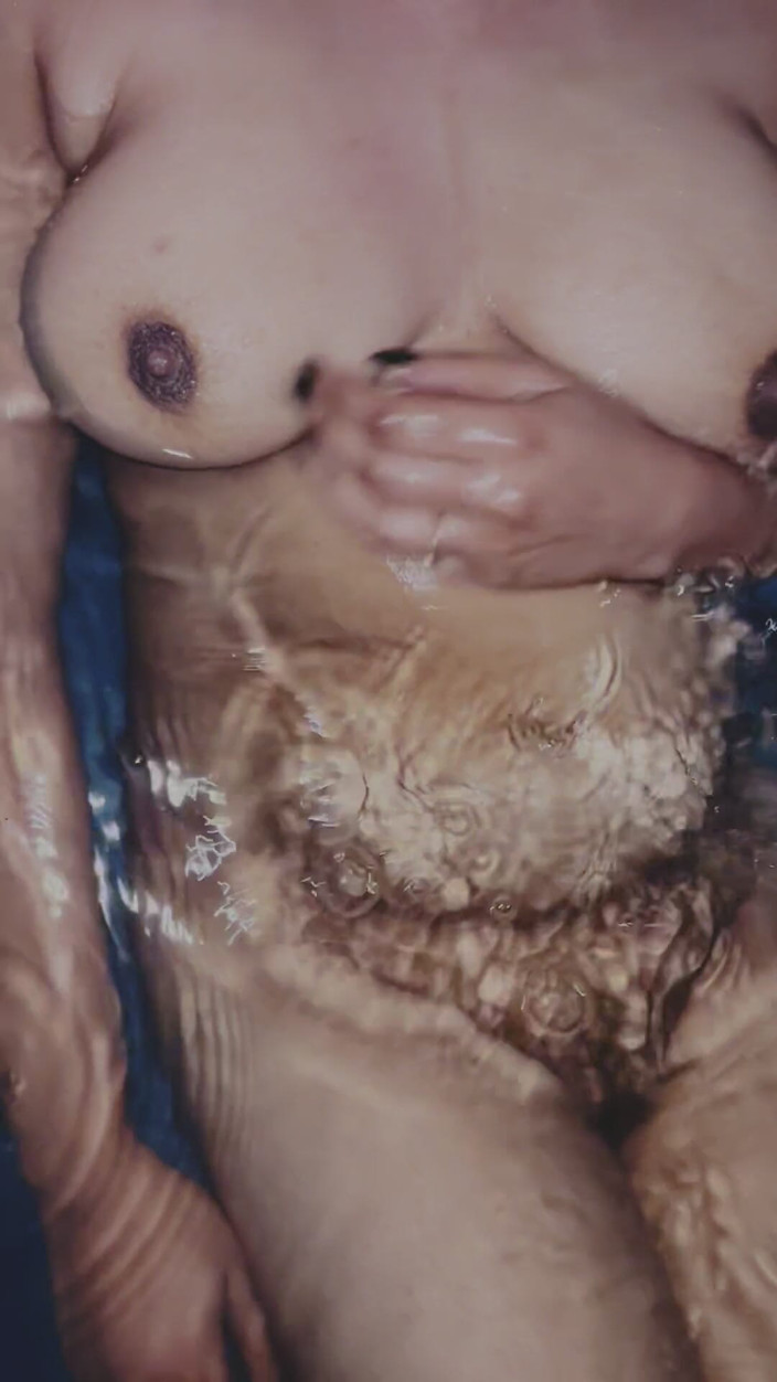 Slider: Desi Bhabi Enjoy Bathtub Touch