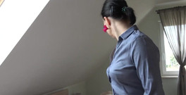 Wanilianna: 一个女商人在办公室度过了漫长的一天后回家了