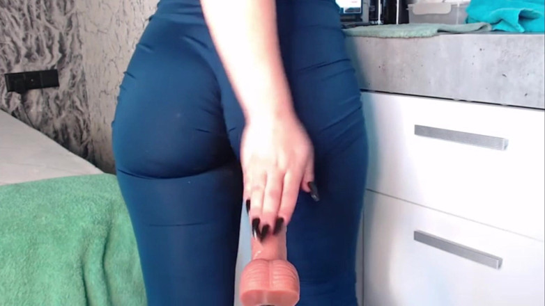 My sexy MILFS: Bellissimo sedere su un dildo 1