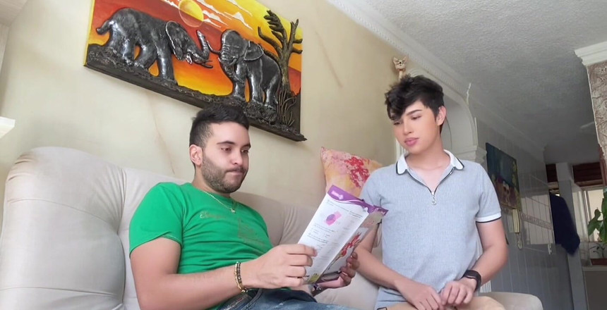 Dilan Castro: Un profesor heterosexual își fute tânăra studentă homosexuală fără prezervativ, îl plătește...