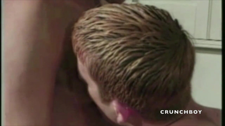 GAY VINTAGE PORN: Heteroseksüel adam en iyi arkadaşı tarafından kullanılıyor nostaljik porno