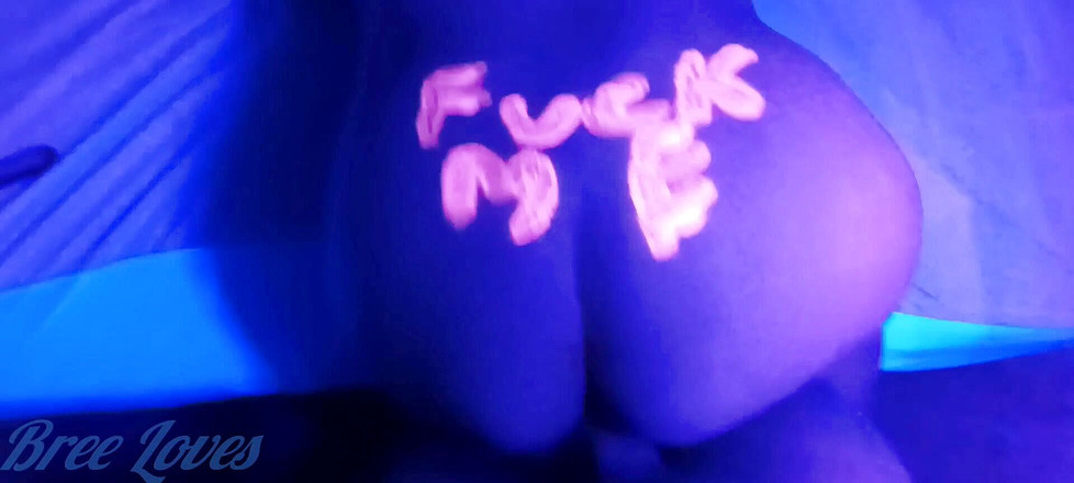 Bree Loves: Ragazza bianca con la pawg con la vernice sul corpo...