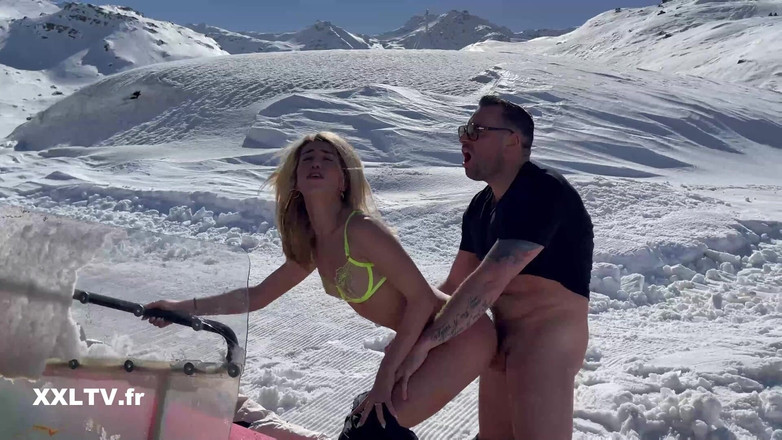 XXLTVFR: Snowy Sex Break