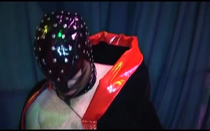 Deutscher hardcore: Maskovaná německá děvka si užívá sexy BDSM šukání