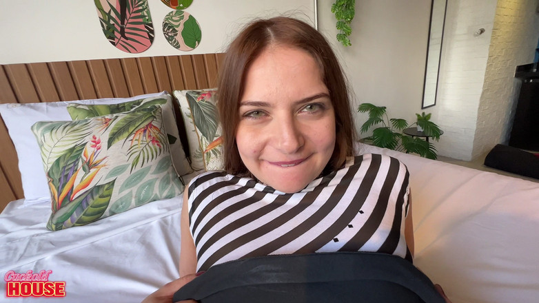 CuckoldHouse: Duo casa încornorat futând toate găurile unei iubite infidele și curvă