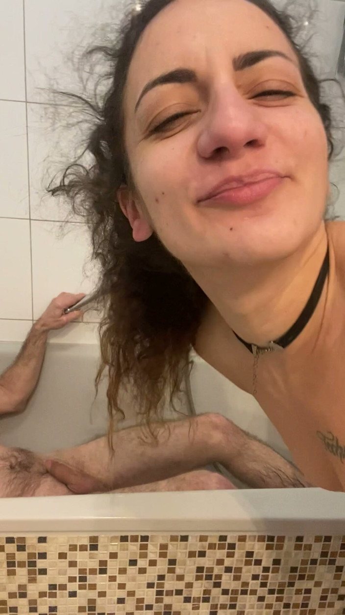 Yellow Juice by Sue Nova: Dobře, Počůrám Ti Na Ptáka!