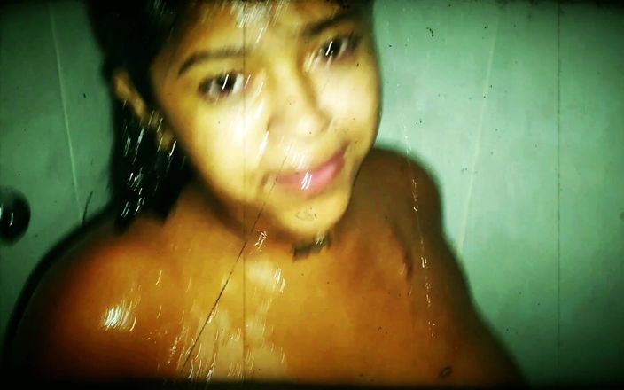 Pablo N3Grobar Productions: L&amp;#039;arrapante doccia di una piccola latina