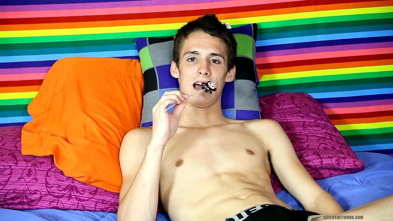 Lollipop Twinks: 可爱的twwink leo page接受精彩的采访