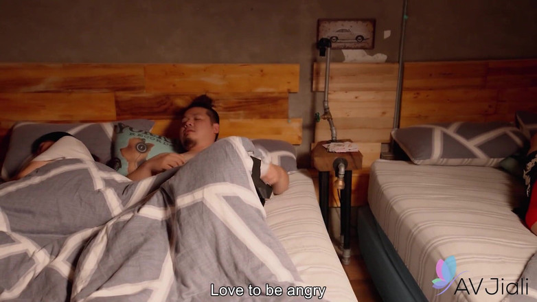 AV Jiali: Bad Bad i jej kochanek spędzają weekend z jej przyjaciółką...