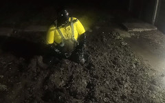 Latex Boy: Latex-vis Worker Drone Mud Fuck