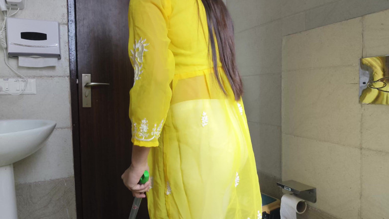 Saarabhabhi6: The Landlord Slapped a Lot with the Native Worker