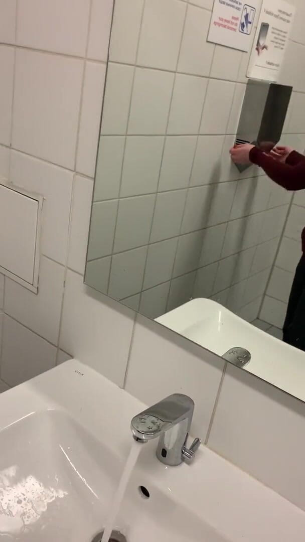SugarNadya: Spontane seks op de luchthaven van de ontharingsmeester.
