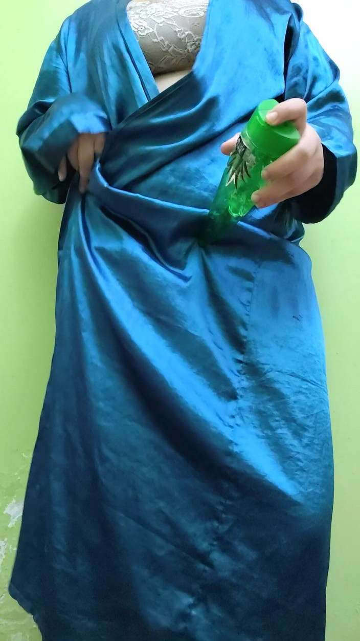 Ali Muhammad: 哦，我的阴道！我完全赤身裸体！