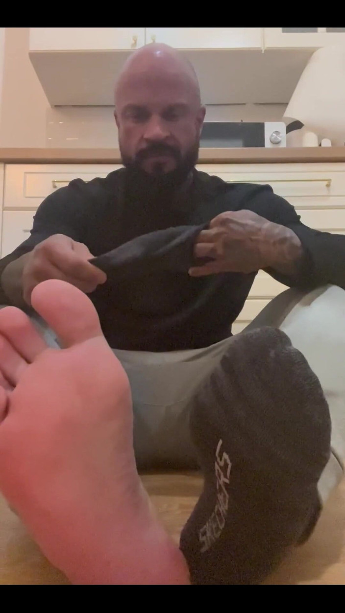 Jasons feet: Saya Buatkan Awak Menghirup Flops Stinky Saya