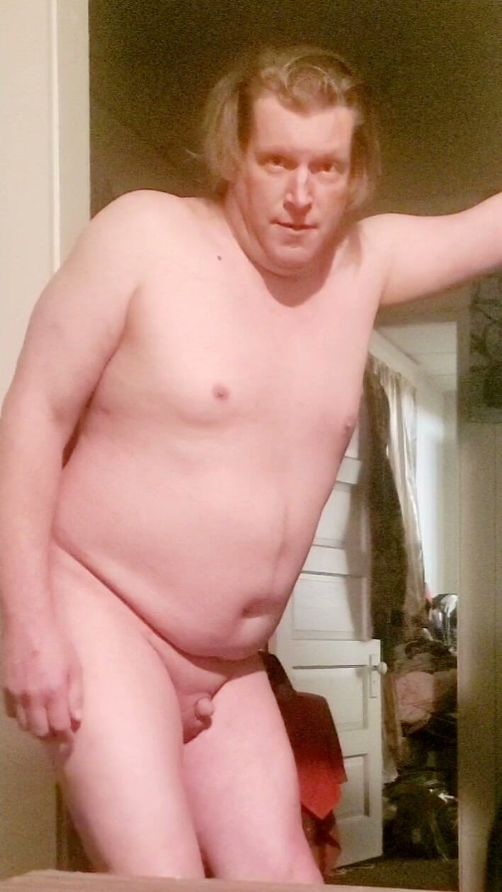 Lee Przybylowicz: Lee Przybylowicz Showing off His Camel Toe