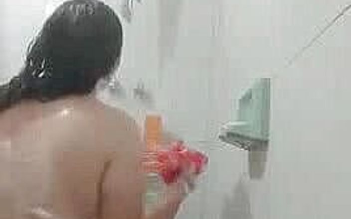 Athena x: Facendo la doccia per te
