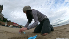 Faye Taylor: Dinosaur fossil making in the sand