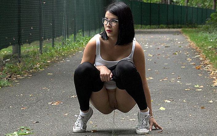 Puffy Network: Kecil molek Kencing oleh Got2Pee di mana awek datang ke...