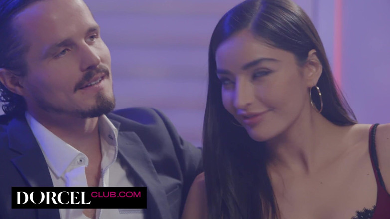 Dorcel Club: 관능적인 트리오의 휘트니 라이트와 에밀리 윌리스