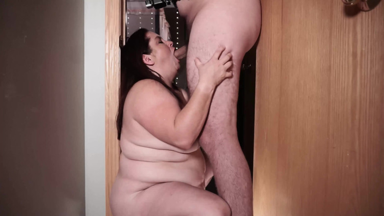 SexyNEBBW: Sexy BBW doorframe blowjob