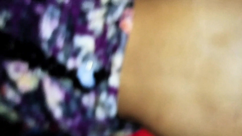 Deshi women: Desi sorellastra prima volta viene scopata, nella sua figa stretta...