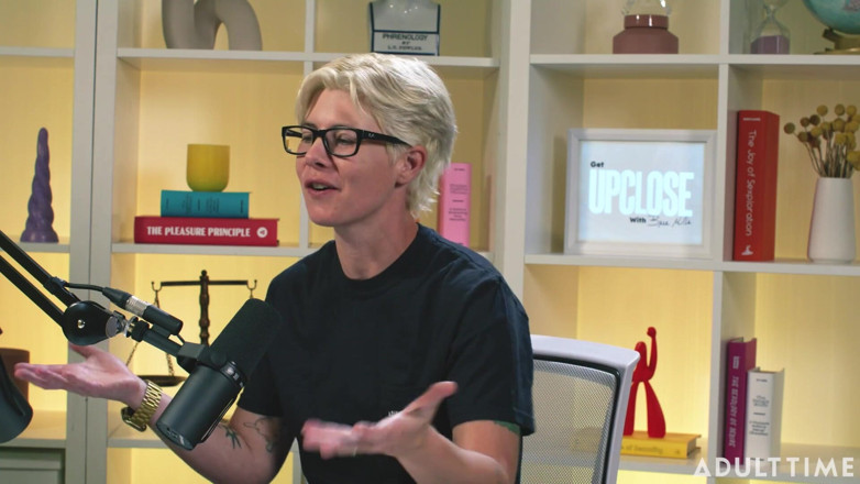 Adult Time Podcast: Khloe Kingsley: schizzi sulla telecamera e sulle bandiera rosse