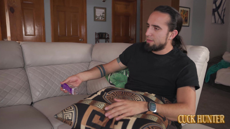 Cuck Hunter: Jade Sky'ın Asyalı esmer vücudu siyah dev bir yarakla çarpılıyor ve...