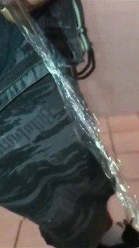 Pissing 02