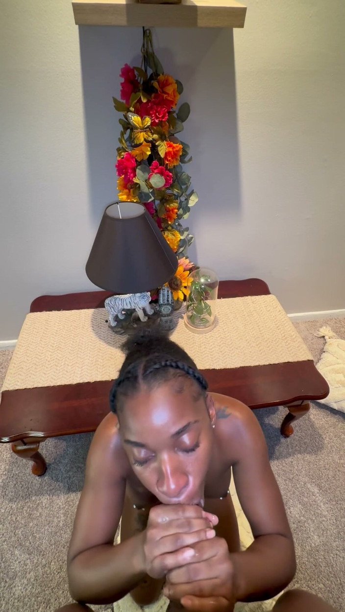 1CreamForMeBaby: Cô ấy bú bbc này rất tốt cho đến khi tôi nutted
